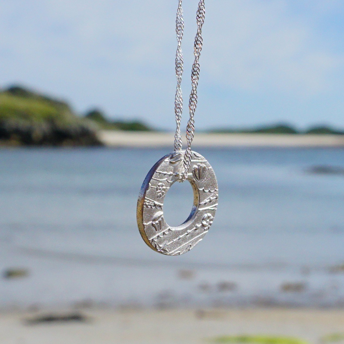 65538f7a329f1a3a70a34bd9_pendant-6_1751466020313.jpg