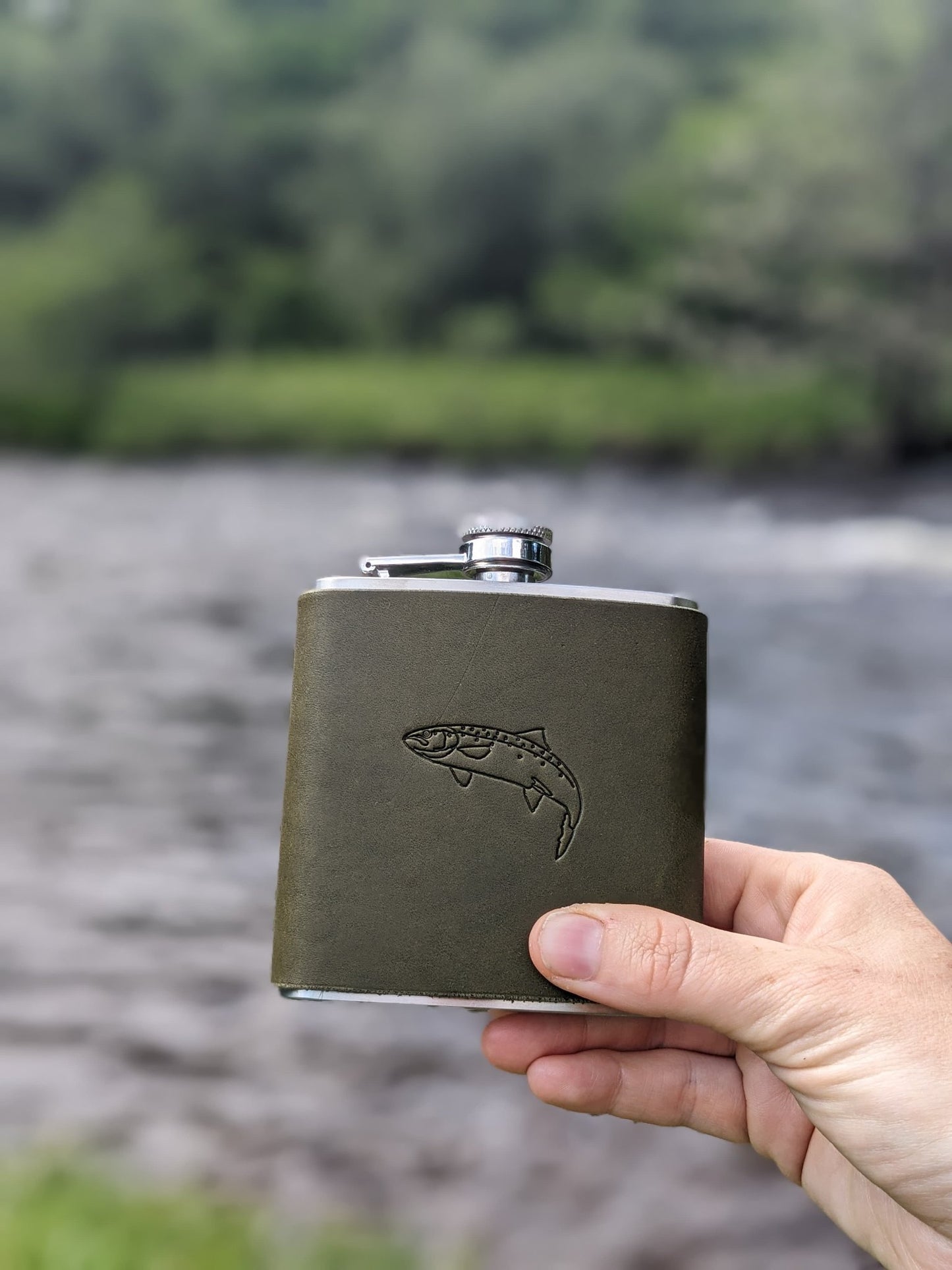 65538f7a329f1a3a70a34bd9_portrait-olive-hipflask-salmon-1_1760089742464.jpg