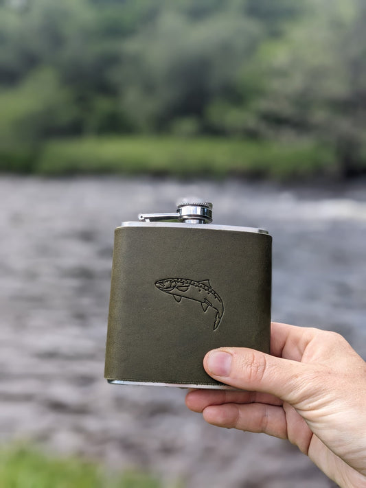 65538f7a329f1a3a70a34bd9_portrait-olive-hipflask-salmon-1_1760089742464.jpg